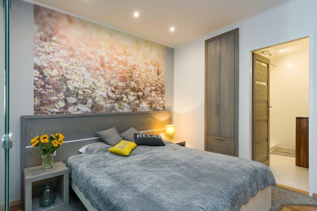 Sunflower Apartment Krakow Bagian luar foto